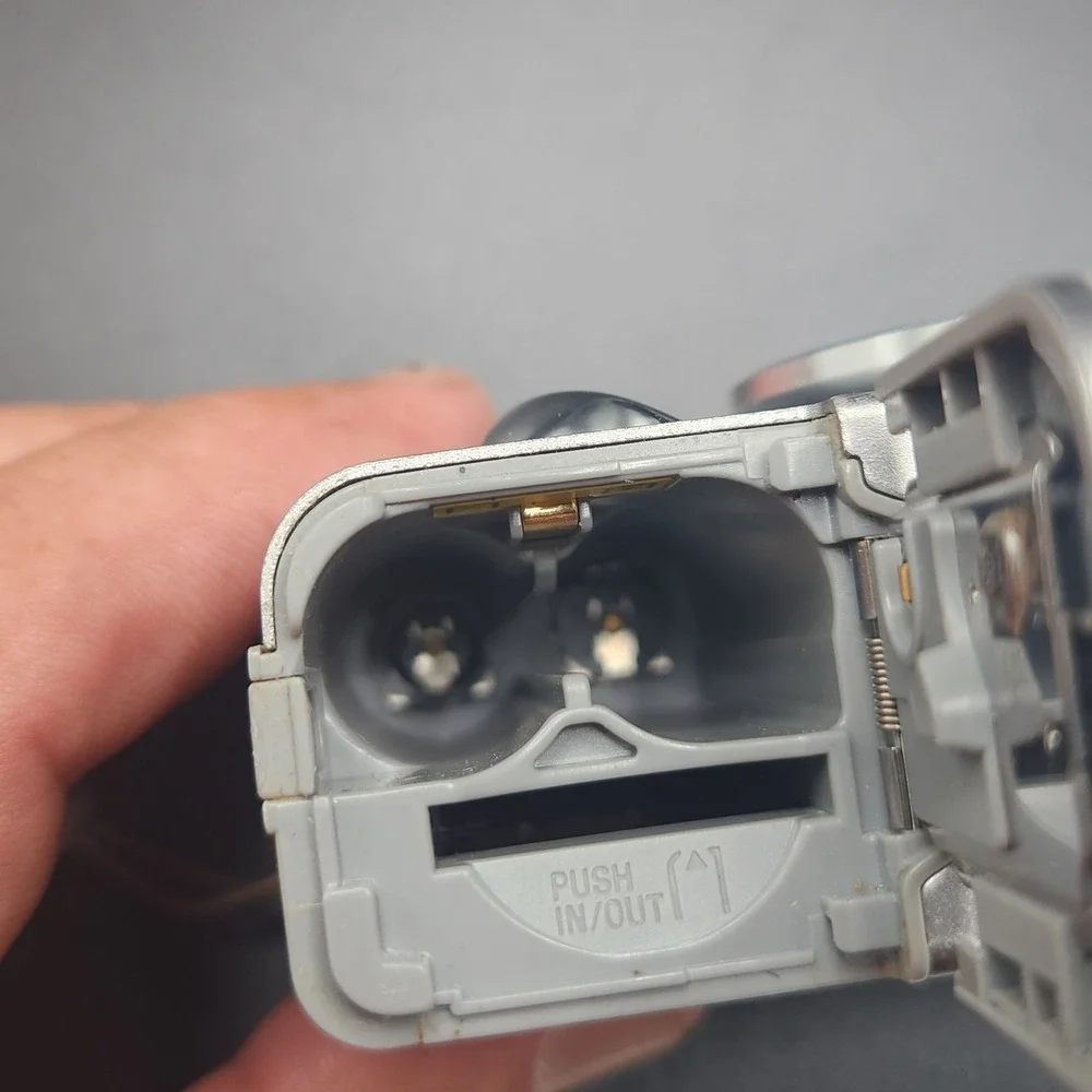 Sony Cyber-Shot DSC-W5 3x Optical Zoom For Parts Or Repair 512 MB Memory Stick